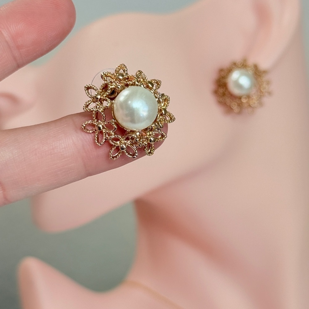 ⚜️ Elegant Gold Earrings With Pearl - Picture 3 of 7